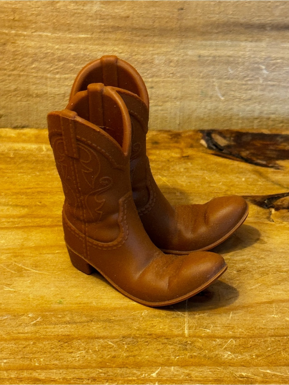 “Giddy Up” Cowboy Boot Phone Holder / Stand – Brown Western Decor